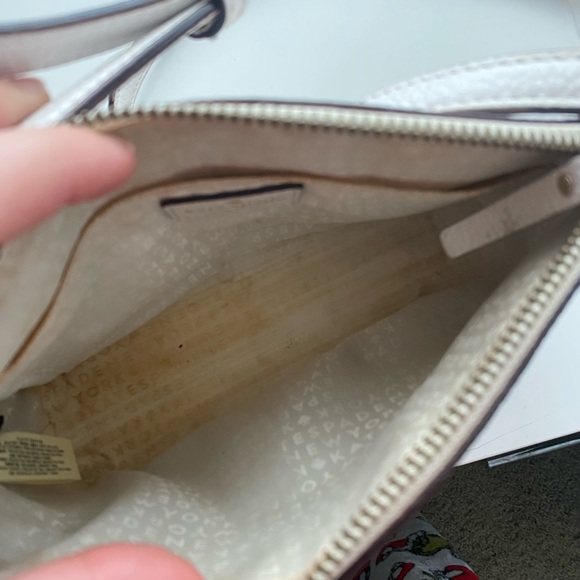 Kate Spade White Crossbody Bag with Woven Detail - Picture 4 of 10